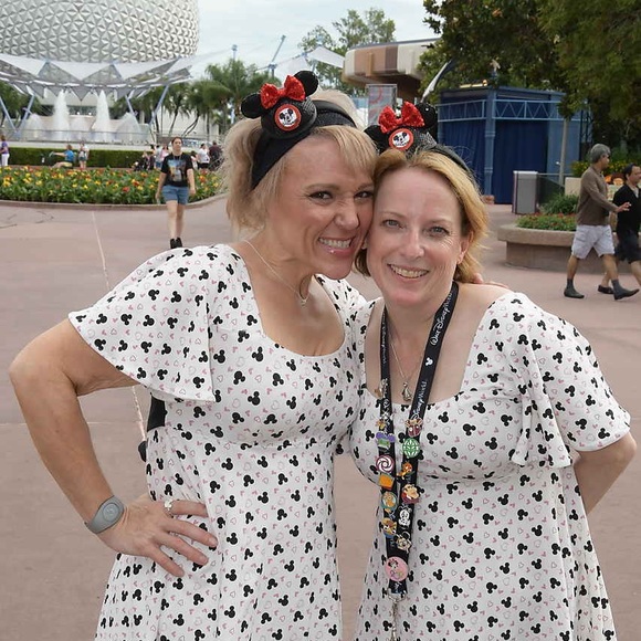 Meet your Posher, Becca - Picture 3 of 8